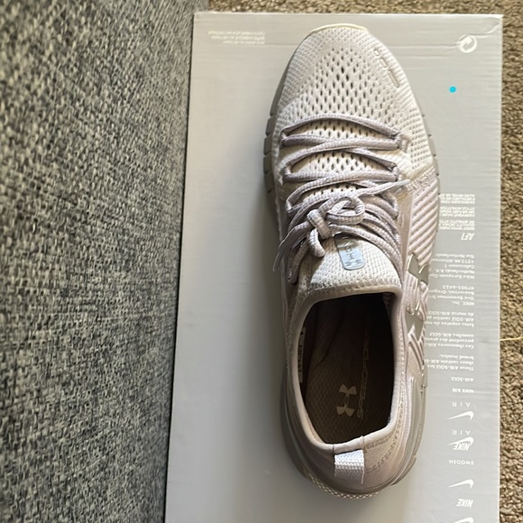 Under armour hovr. Worn once or twice, look brand new - Picture 3 of 4